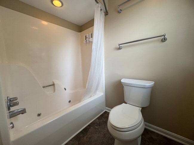 Building Photo - 2 Bedroom 2.5 Bathroom in Hummelstown!