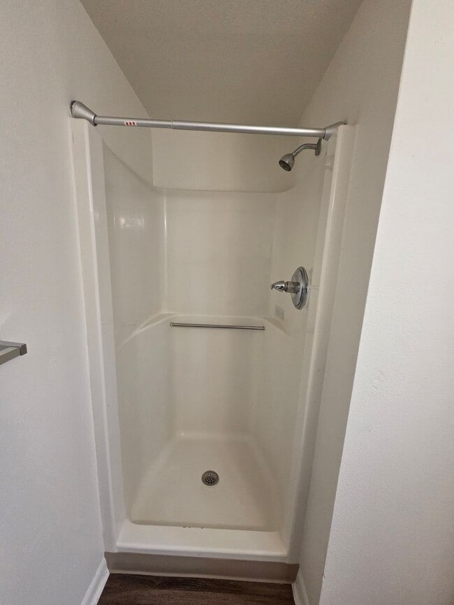 Building Photo - 2 Bed Apartment in the Heart of Golden!