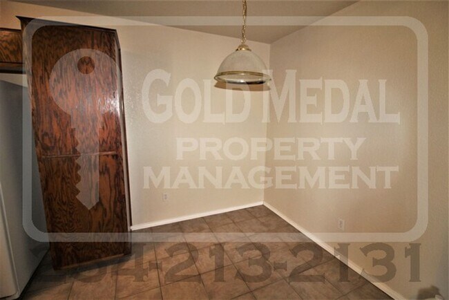 Building Photo - 2600 Lucille Dr