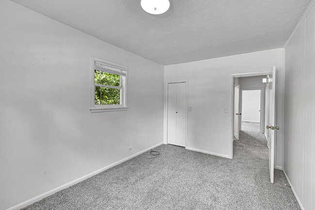 Building Photo - $3,500- Location! 2 Bed 2.5 Bath 2 Non-Con...