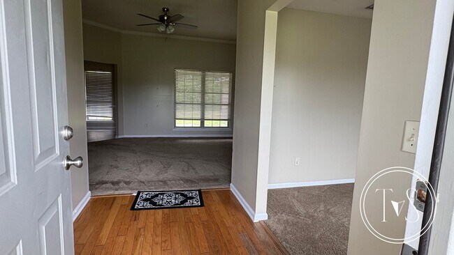 Building Photo - RATE DROP ALERT (was $$2600/month) and FAL...