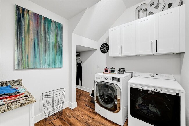 Building Photo - 18502 Venture Dr