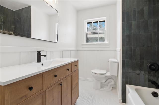 Building Photo - 602 W Pecan St