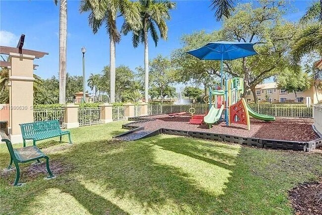 Building Photo - 2325 Mariner Ct