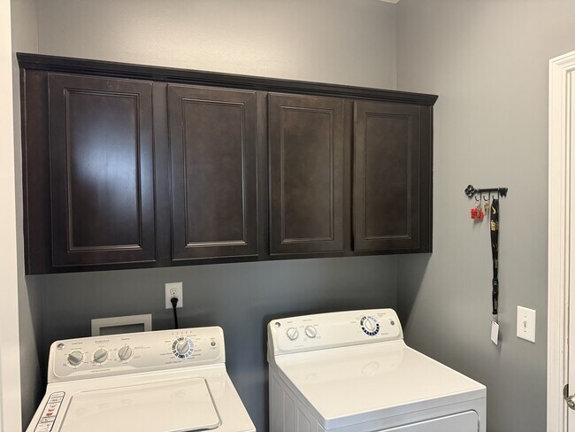 Building Photo - 605 Foster Ln