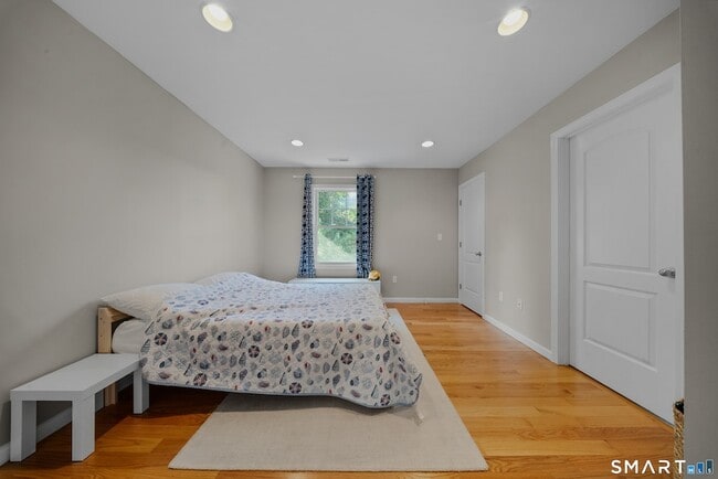 Building Photo - 60 Hawthorne St