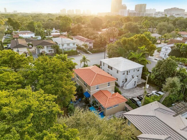 Building Photo - 400 Cadima Ave