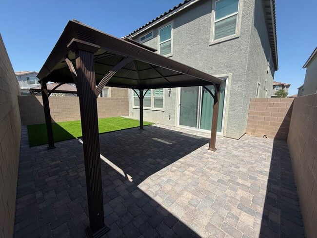 Building Photo - Spacious Home in Belcarra