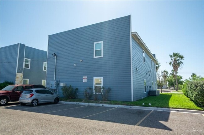 Building Photo - 25 S Cynthia St
