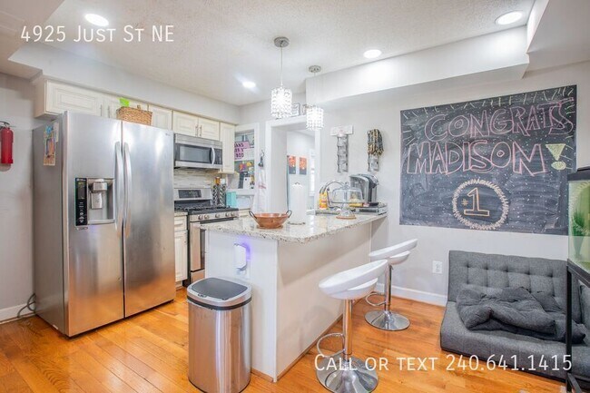 Building Photo - 4925 Just St NE