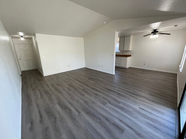 Building Photo - LIL112