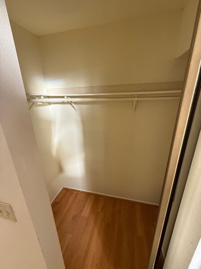 Building Photo - Prime Location End-Unit 3BR 2.5BA Townhome for Rent