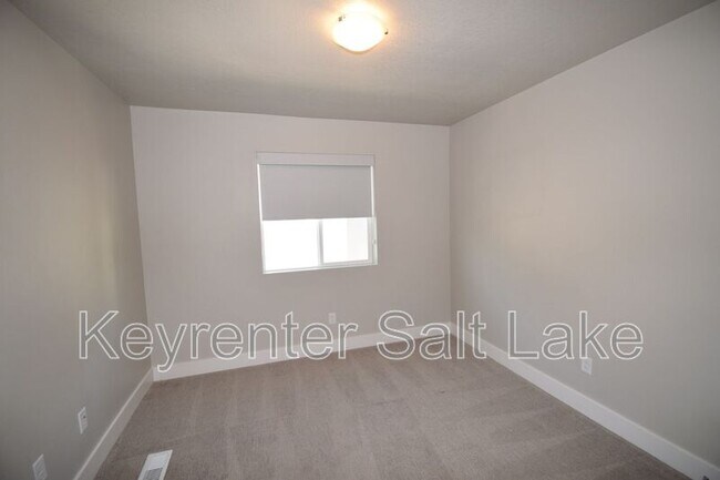 Building Photo - 2273 W 2710 S