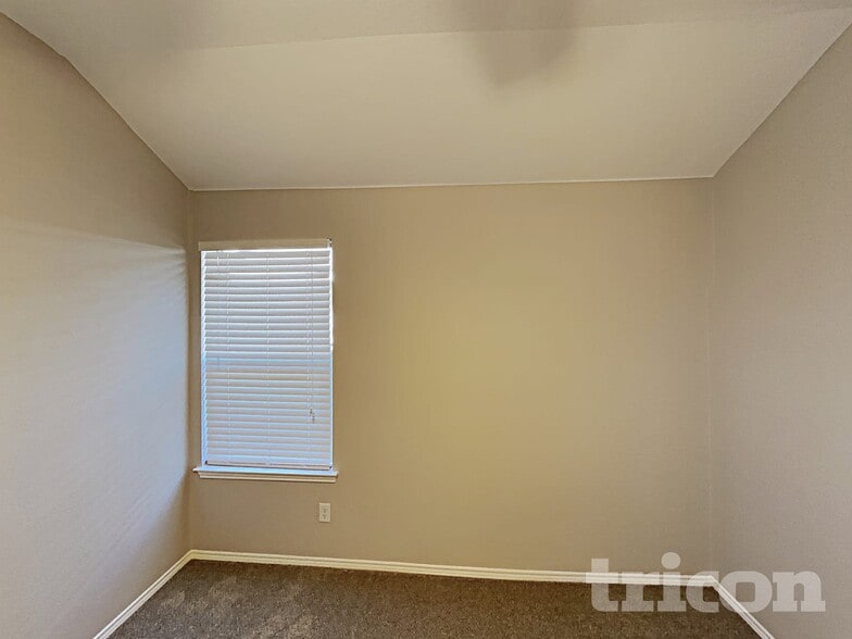 Building Photo - 525 Beechgrove Terrace