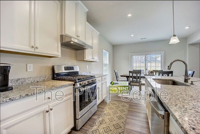 Building Photo - 32 Wiltshire Cir