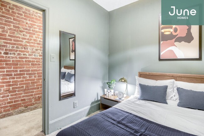 Building Photo - ROOM ONLY in 5-bed/2.0-bath Home