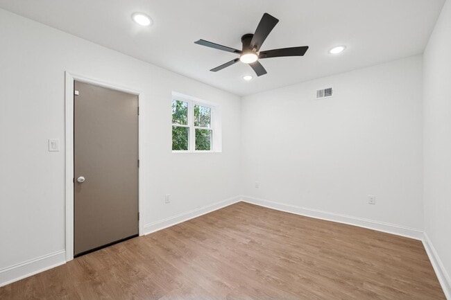 Building Photo - 2534 S 61st St