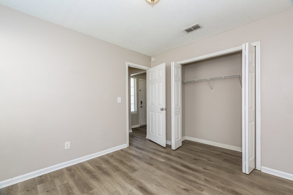 Building Photo - 282 Aquarius Cir W