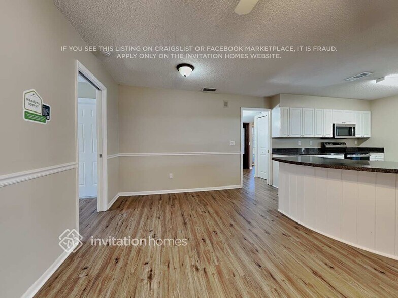 Building Photo - 2989 Kenilwick Dr S