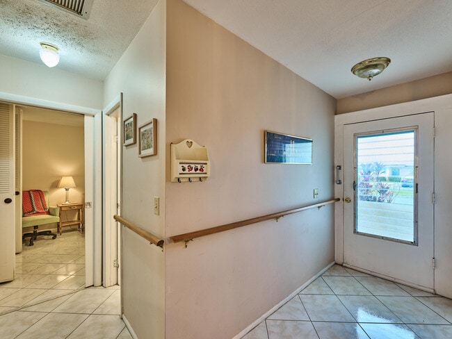 Building Photo - 2804 Crosley Dr E