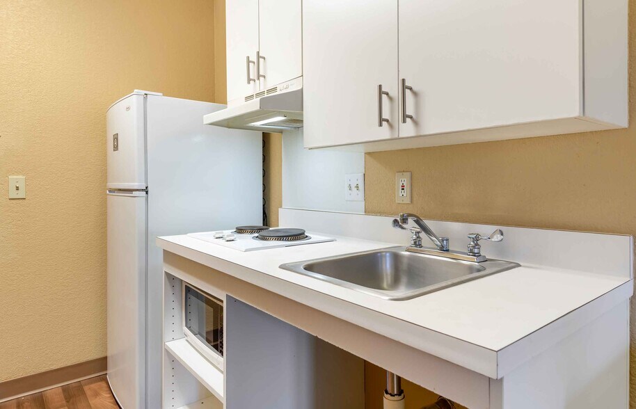 Building Photo - Furnished Studio-Colorado Springs - West