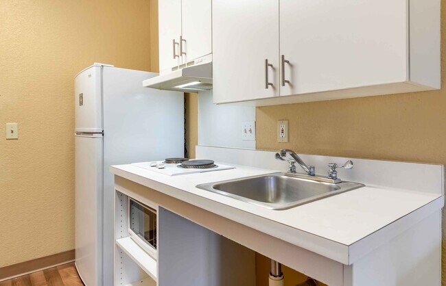 Building Photo - Furnished Studio-Wilmington - New Centre Drive