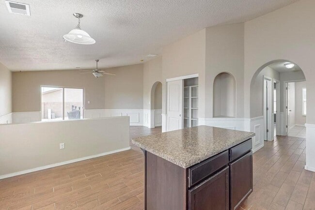 Building Photo - 1131 Desert Sunflower Dr NE