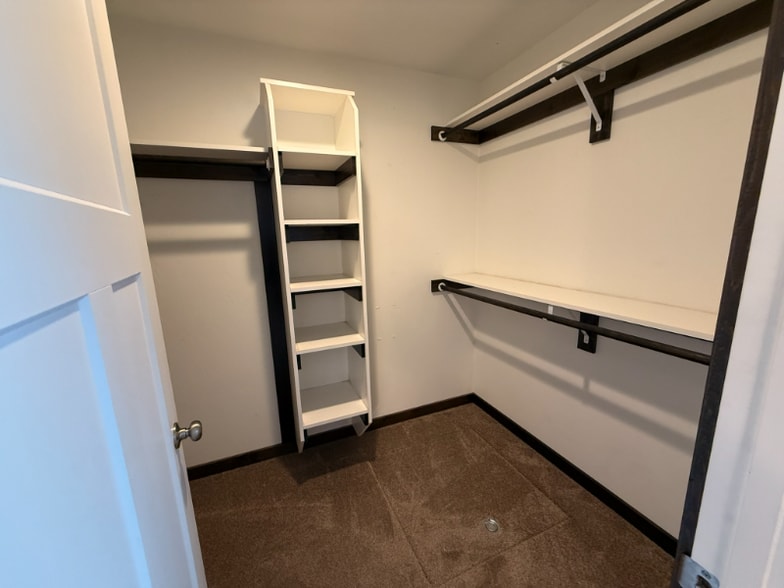 Building Photo - 240 Triple Creek Dr