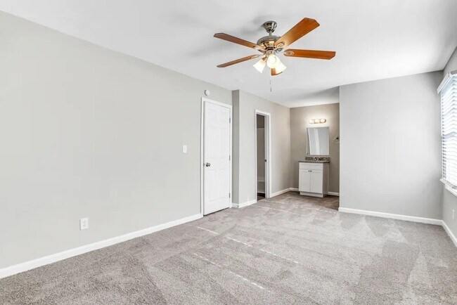 Building Photo - 10017 Edgebrook Ln