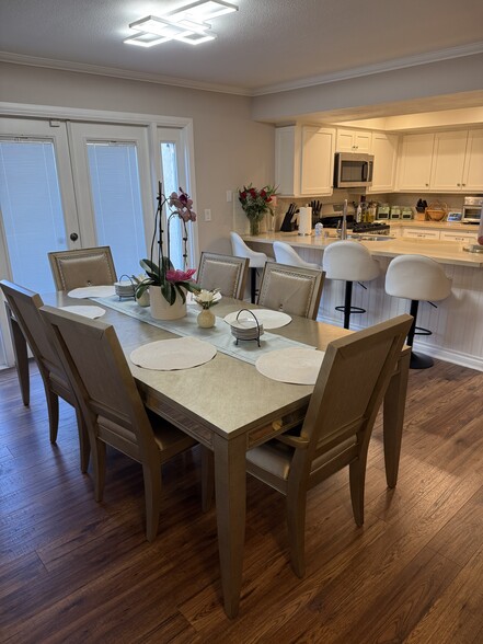 Building Photo - 1117 Cll Malaga