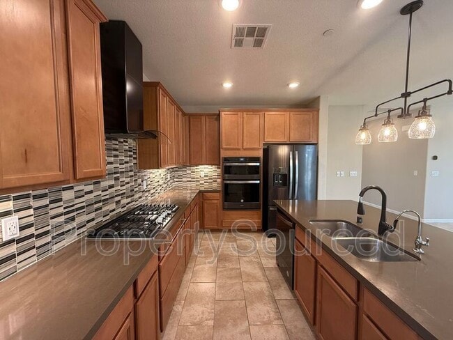 Building Photo - 1697 W Woodward Ave