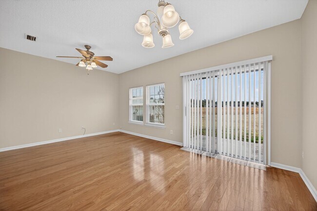 Building Photo - Beautiful Townhome in Biscayne Bay!