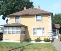 Building Photo - 25 Maple St