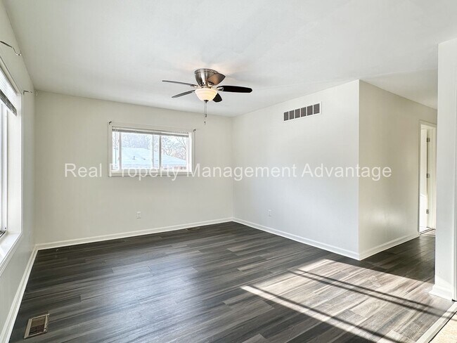 Building Photo - Fully Rebuilt 4-Bedroom Home with Spacious Backyard in Oak Park