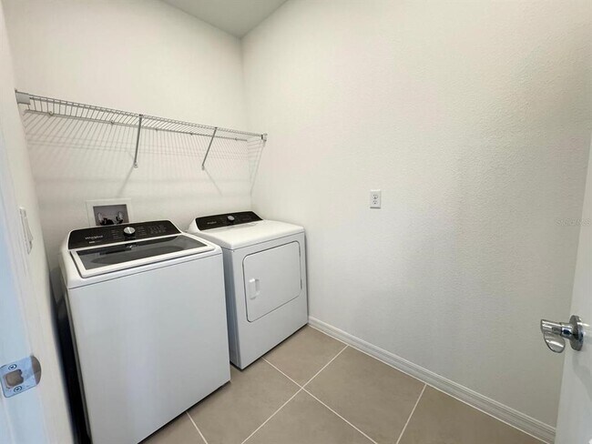 Building Photo - 4561 ORCHARD VIEW Aly