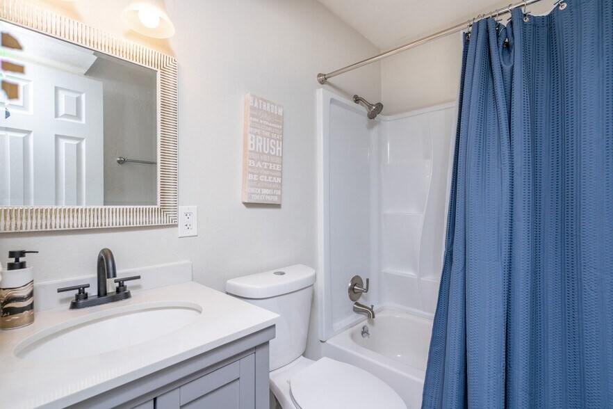 Building Photo - 7902 E Latham St