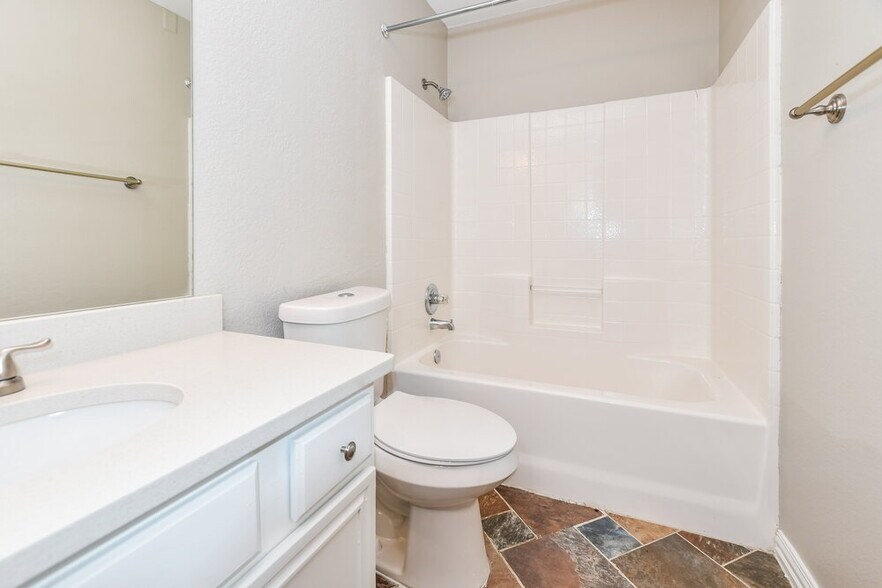 Building Photo - 321 Rustic Grove Ln