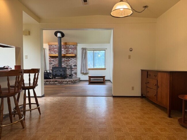 Building Photo - 2437 Ridgewood Dr