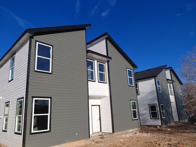 Building Photo - 707/709 Maple Street