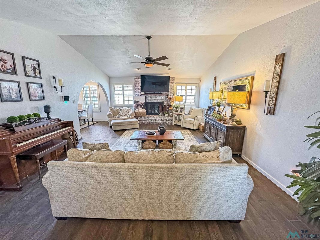 Building Photo - 1210 W Pueblo Ave