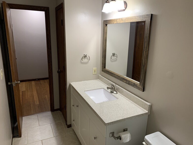 Main bathroom on 2nd Floor - 4337 Edison Cir