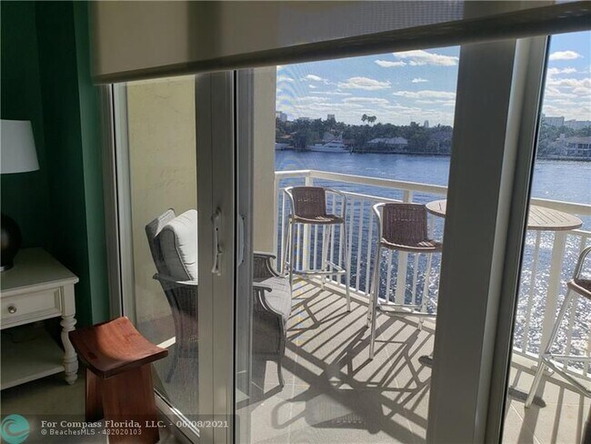 Building Photo - 511 Bayshore Dr