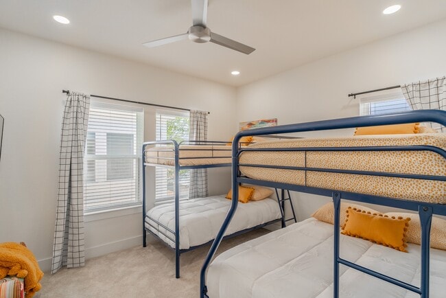 Building Photo - 719 Eleanor Ave