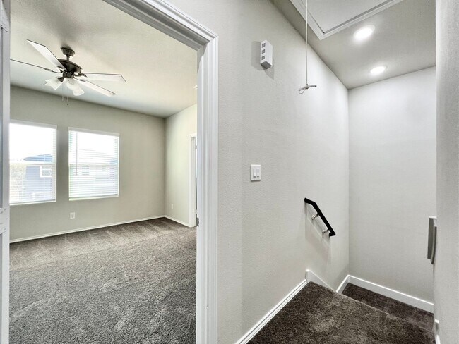 Building Photo - Brand New Duplex in New East Parks Community