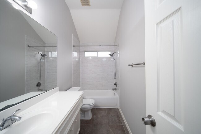 Building Photo - 3627 Midland Dr