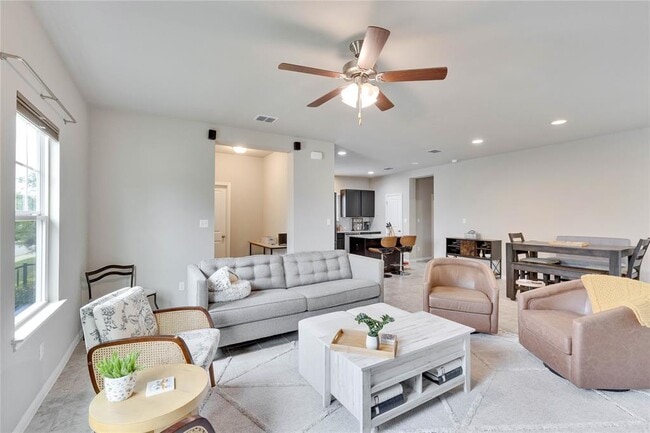 Building Photo - 106 Mossycup Dr