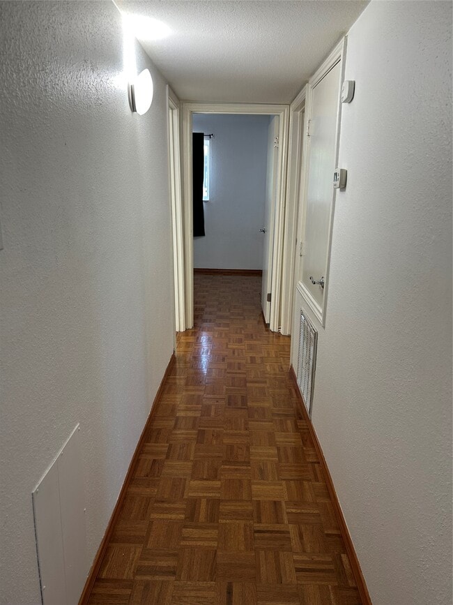 Building Photo - 5550 N Braeswood Blvd