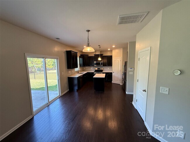 Building Photo - 15124 Evergreen House Dr