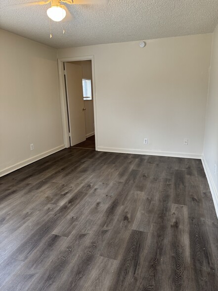 Building Photo - 5811 Stieren Dr