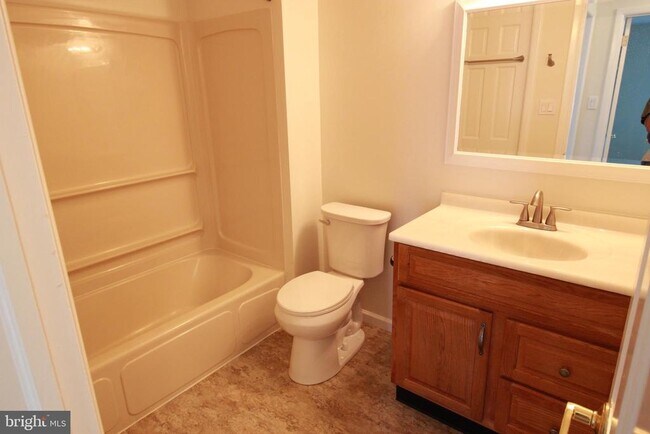 Building Photo - 346A Delancey Pl